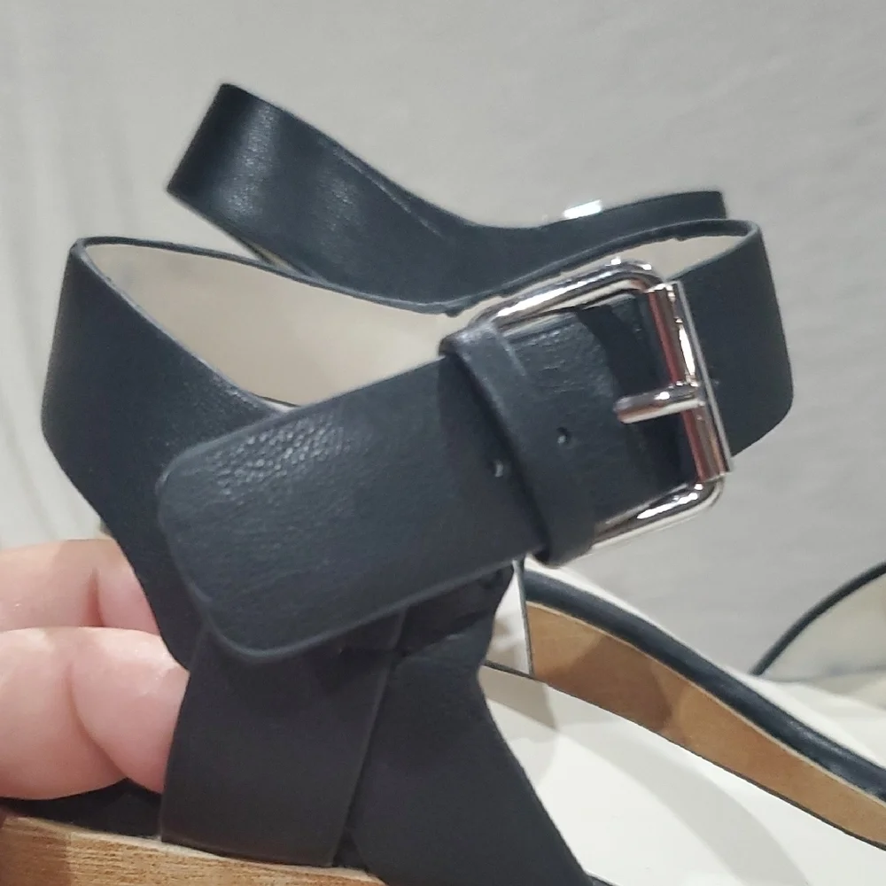 Oasis Society Elegant Black and Tan Platform Heels